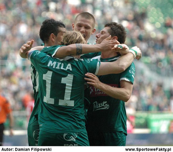 Piłkarze Śląska mają ostatnio wiele radości po podaniach Tadeusza Sochy