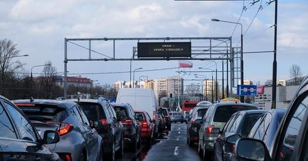 Wystarczyło kilkadziesiąt minut deszczu. Awaria świateł na rondzie Dmowskiego