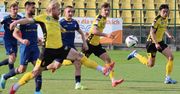 Betclic 3 Liga. Siarka Tarnobrzeg zatrzymała Avię Świdnik, choć drugą połowę grała w dziesiątkę. Iwao strzelił dwa gole, Bracik w sumie też…