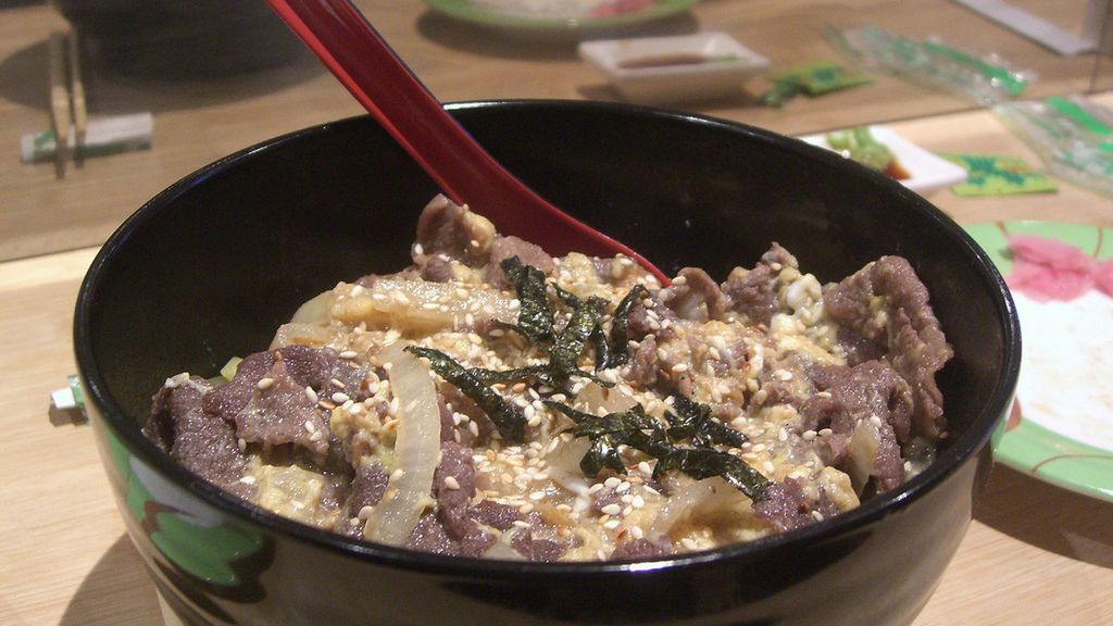 Duszone steki z wołowiny zrazowej dolnej (samo mięso)