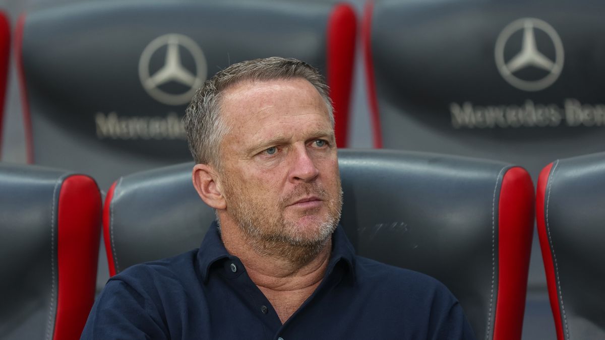 PAP / Zbigniew Meissner / Na zdjęciu: trener John van den Brom