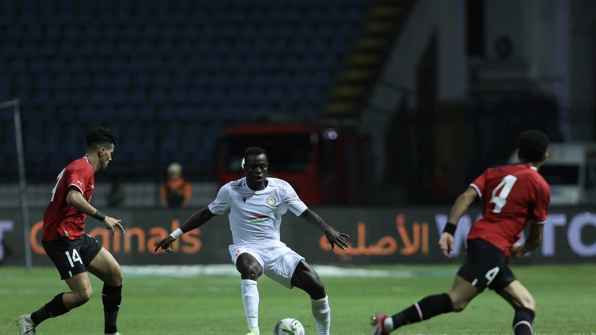 Getty Images / Anadolu / Daniel Sosah (przy piłce) w meczu z Egiptem