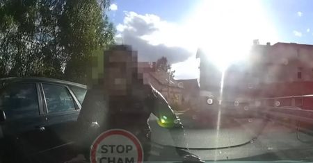 Awantura na moście w Mysłakowicach. Kobieta wpadła w szał