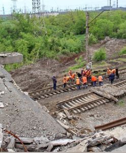 Rosjanie remontują linię kolejową w Mariupolu. Cel jest jasny