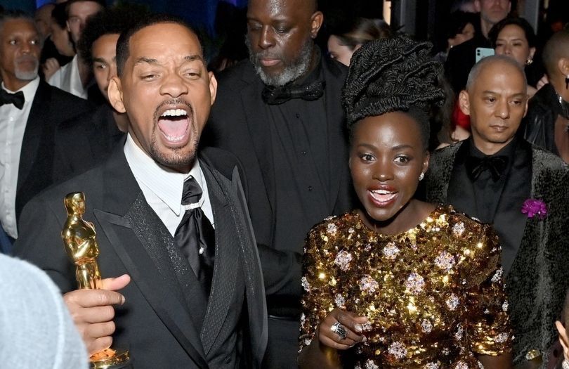Will Smith i Lupita Nyong'o bawią się na "Vanity Fair" Oscar Party