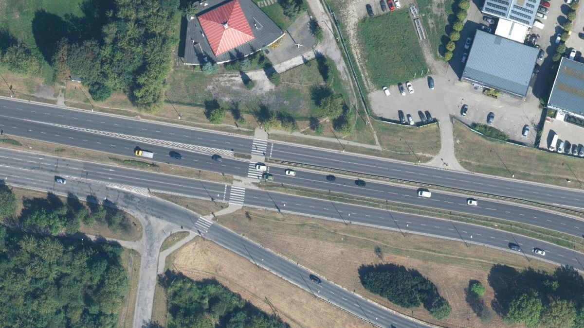Przejście dla pieszych na al. Tysiąclecia przed młynem Krauzego
