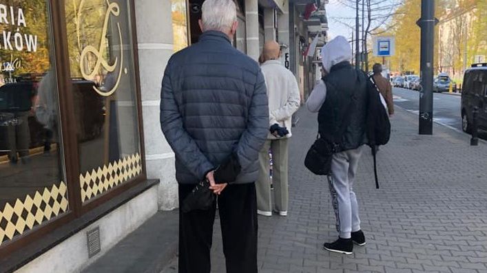 W Warszawie przed majówką trudno znaleźć piekarnię, przed którą nie ustawia się kolejka.