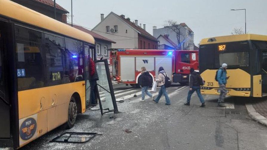 Wypadek autobusów w Gliwicach. Zdjęcie Czytelniczki serwisu iknurów.pl