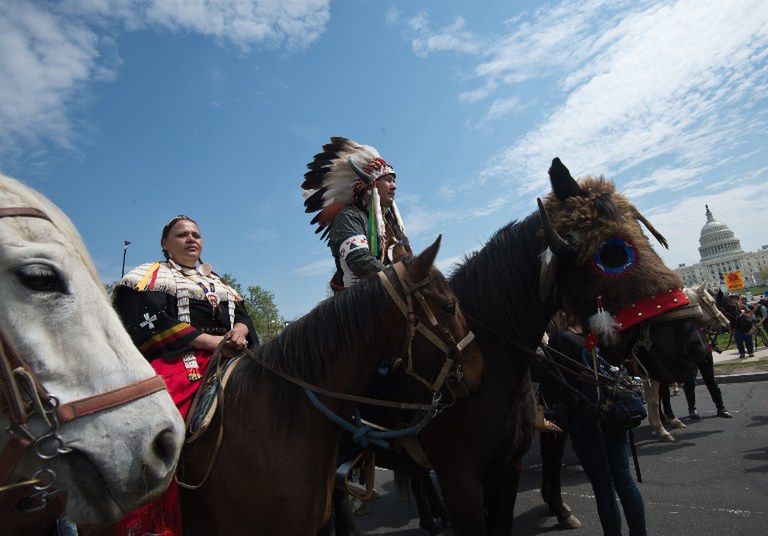 Indianie protestujący przeciwko naftowemu porozumieniu