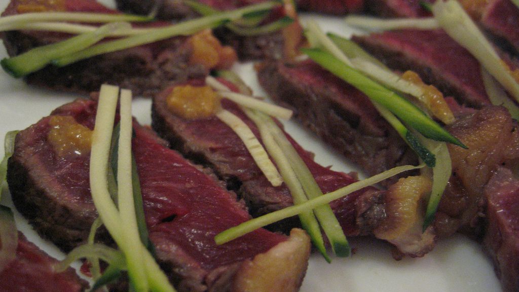 Opiekane steki z polędwicy wołowej (samo mięso)