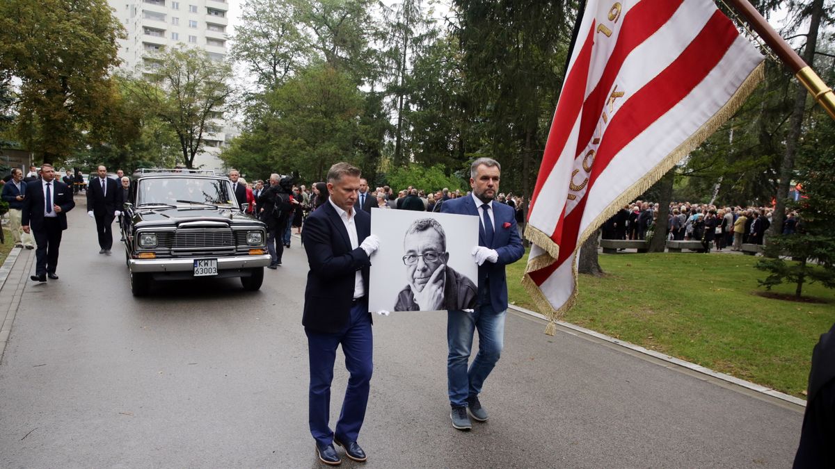 Flaga Cracovii w kondukcie żałobnym Grzegorza Miecugowa