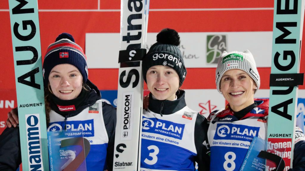 Getty Images / Sandra Volk/NordicFocus / Na zdjęciu: Eirin Maria Kvandal, Nika Prevc, Eva Pinkelnig