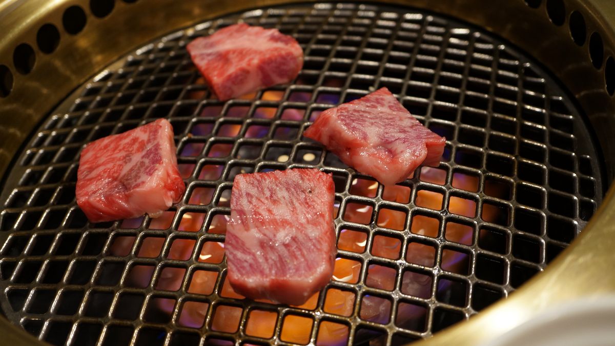 Surowe steki z polędwicy wołowej (samo mięso)