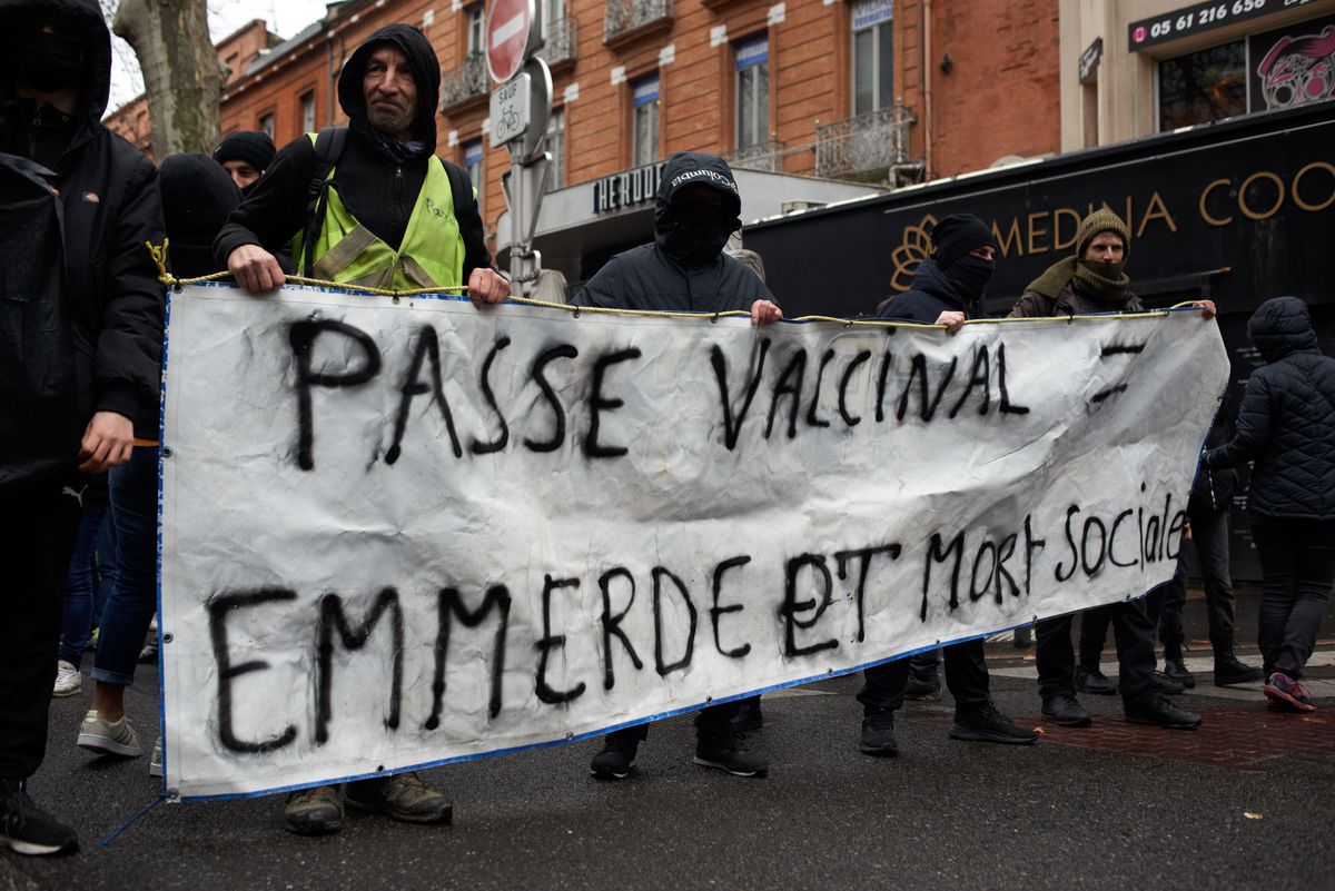 Protesty we Francji przeciwko paszportom covidowym