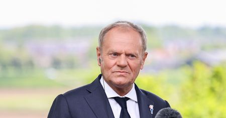 Tusk znów zabiera głos. Pisze o PiS-ie ws. mieszkań Nawrockiego