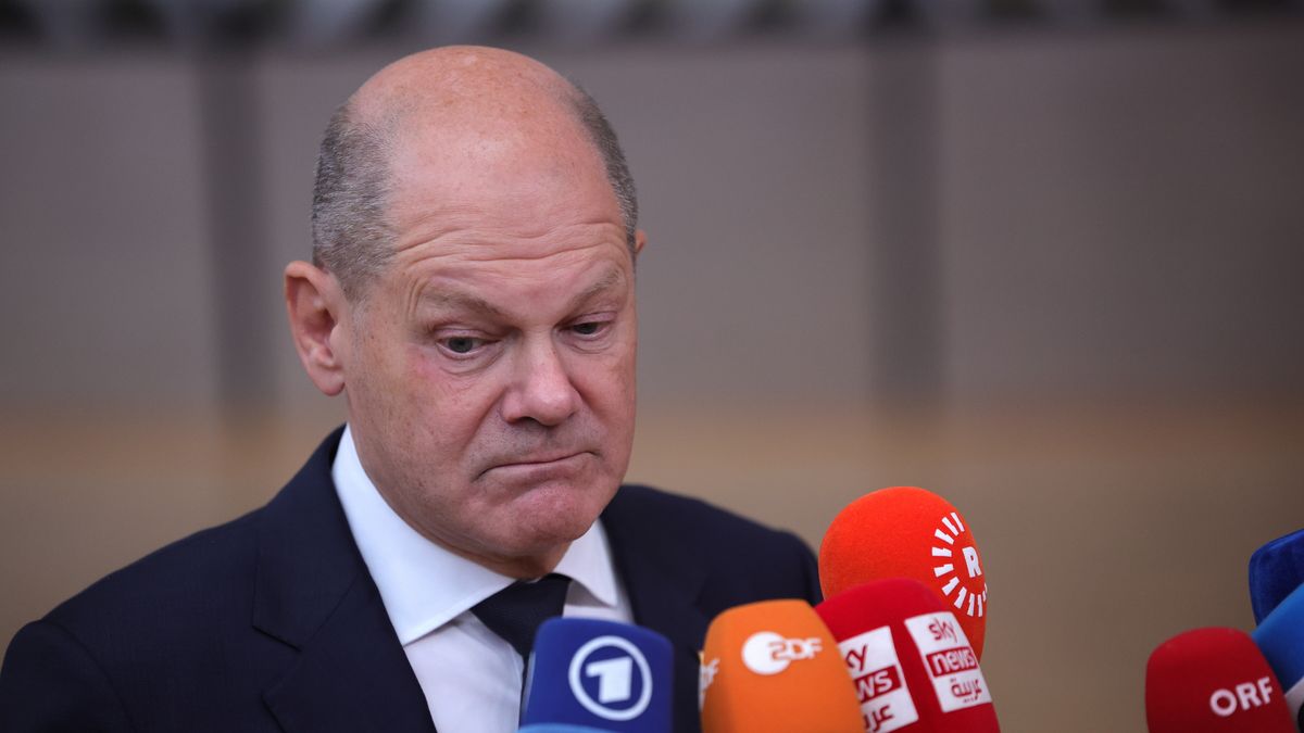 European Council meeting in Brussels
epa10940365 German Chancellor Olaf Scholz arrives for the European Council meeting in Brussels, Belgium, 26 October 2023. In a two-day summit on 26-27 October, EU leaders are expected to address the situation in the Middle-East and Ukraine, as well as the EU's long-term budget, migration, and external relations.  EPA/OLIVIER MATTHYS 
Dostawca: PAP/EPA.
OLIVIER MATTHYS