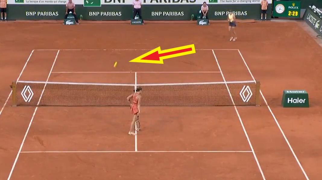 Twitter / Na zdjęciu: mecz Mirra Andriejewa - Aryna Sabalenka