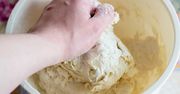 Ciasto drożdżowe robię inaczej niż wszyscy. Nie brudzę rąk, a ono wyrasta o wiele szybciej