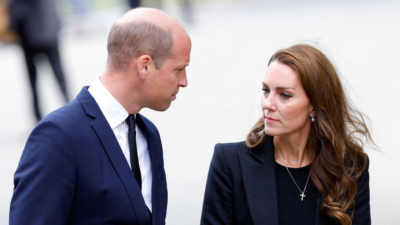 Książę William i księżna Kate boją się przejęcia tronu. Czekają ich kłopoty? "Niesamowity ciężar korony"