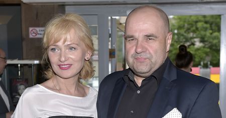 Są razem od 37 lat, a co roku się rozwodzą. Cezary Żak mówi, jak wpływa to na jego rodzinę