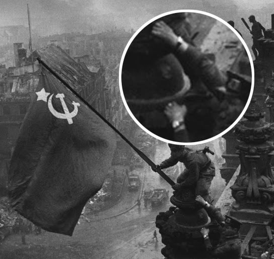 Symbol końca wojny, czyli flaga na Reichstagu i niechciany zegarek 4