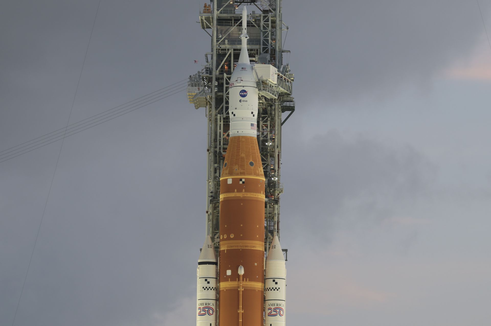 Lecimy w stronę Księżyca. Jak będzie przebiegała historyczna misja?