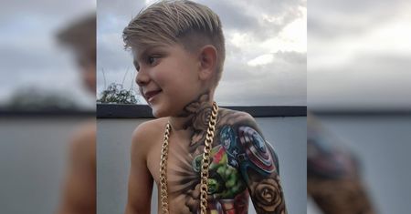 Robi tatuaże małym dzieciom. Efektami chwali się w sieci