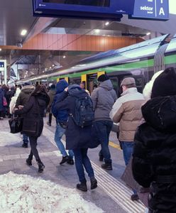 Kuriozum w PKP Intercity. Niewidomy ma wybrać miejsce na obrazku