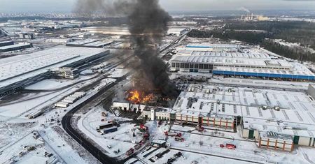 Pożar ogromnej hali. Wojewoda i straż przekazują szczegóły