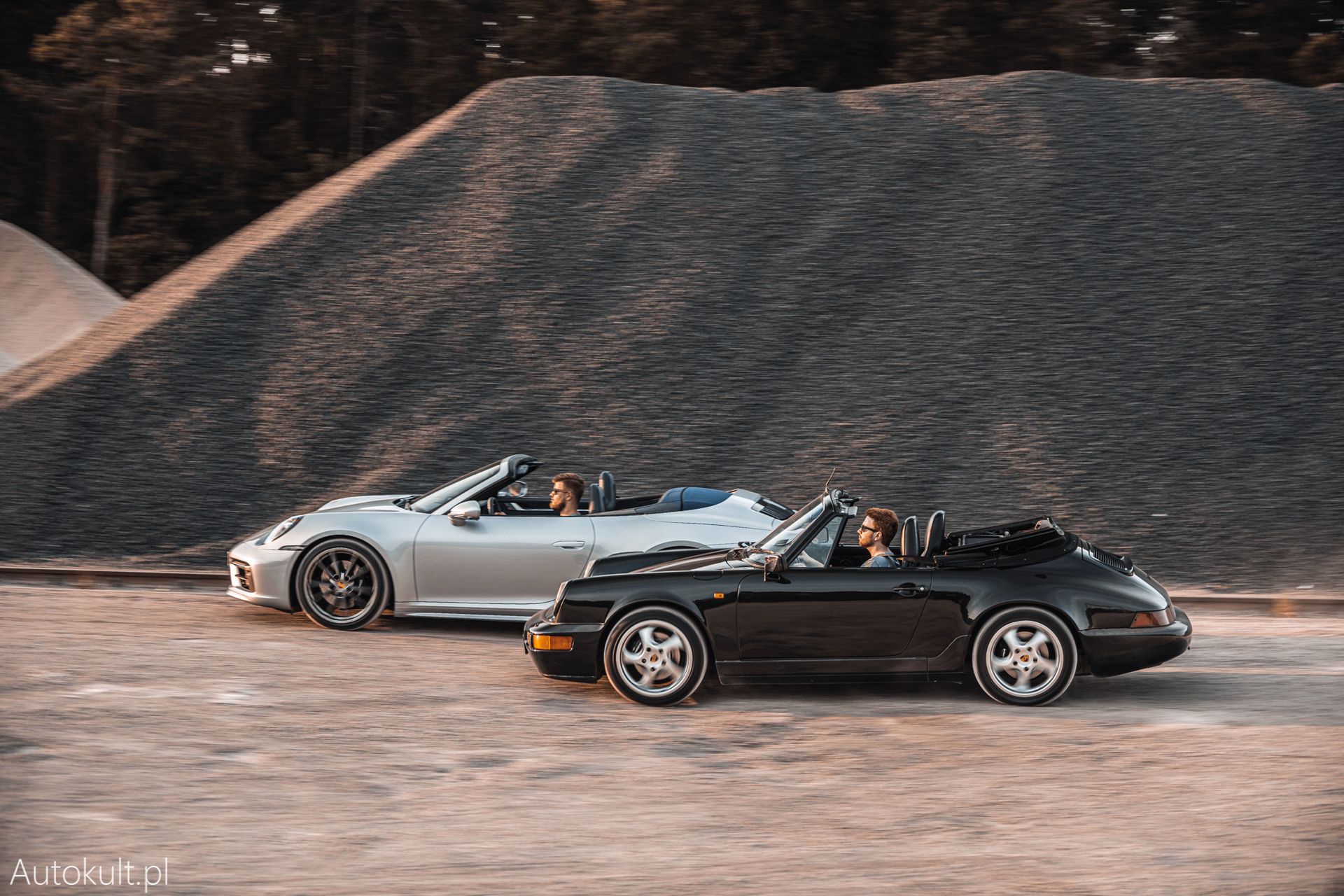 Porsche 911 992 Carrera 4S Cabrio vs. 911 964 Carrera 2 Cabrio