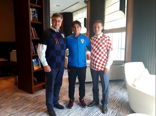 Na zdjęciu od lewej premier Andrej Plenković, selekcjoner Zlatko Dalić i marszałek Gordan Jandroković. Fot. twitter.com/AndrejPlenkovic