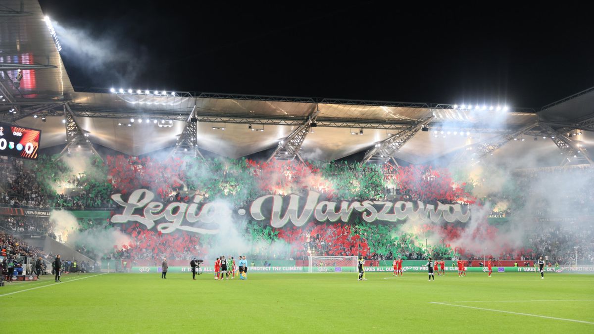 kibice Legii Warszawa podczas meczu grupy C piłkarskiej Ligi Europy w Warszawie z SSC Napoli