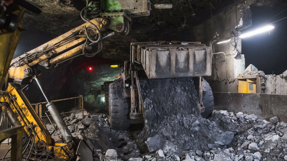 Kopalnia Polkowice-Sieroszowice KGHM Polska Mied?
24.10.2019 Kazmierzow , kopalnia Polkowice-Sieroszowice  nalezaca do KGHM Polska Miedz S.A. n/z oddzial miedz , krata mlot kruszenie rudy , praca zdalna fot. P.Dziurman/REPORTER
P.Dziurman/REPORTER