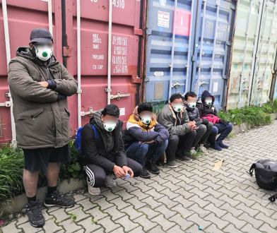 Czechowice-Dziedzice. Chcieli jechać do Francji. Ukryli się wśród przewodów klimatycznych