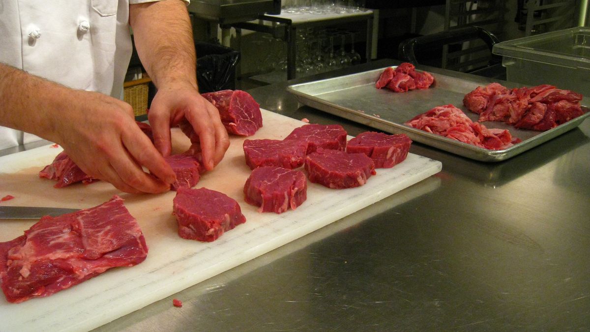 Surowe steki z polędwiczki wołowej (samo mięso, II klasa mięsa)