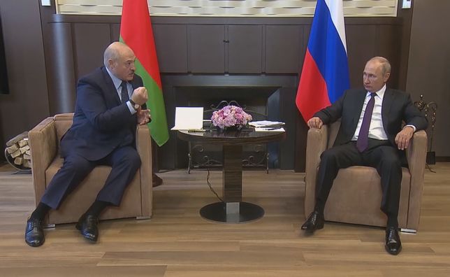 Władimir Putin i Aleksander Łukaszenka rozmawiali o sytuacji na Białorusi. Mowa ciała zdradziła prawdziwe relacje prezydentów