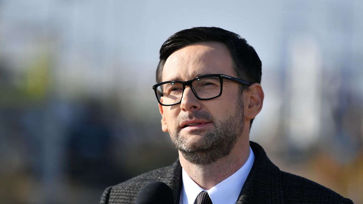 Na zdjęciu Daniel Obajtek w trakcie konferencji prasowej