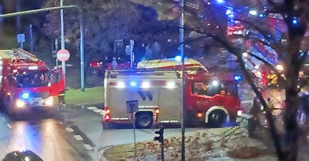 Poważny wypadek z karetkami w Krakowie. Wszystkie służby na miejscu