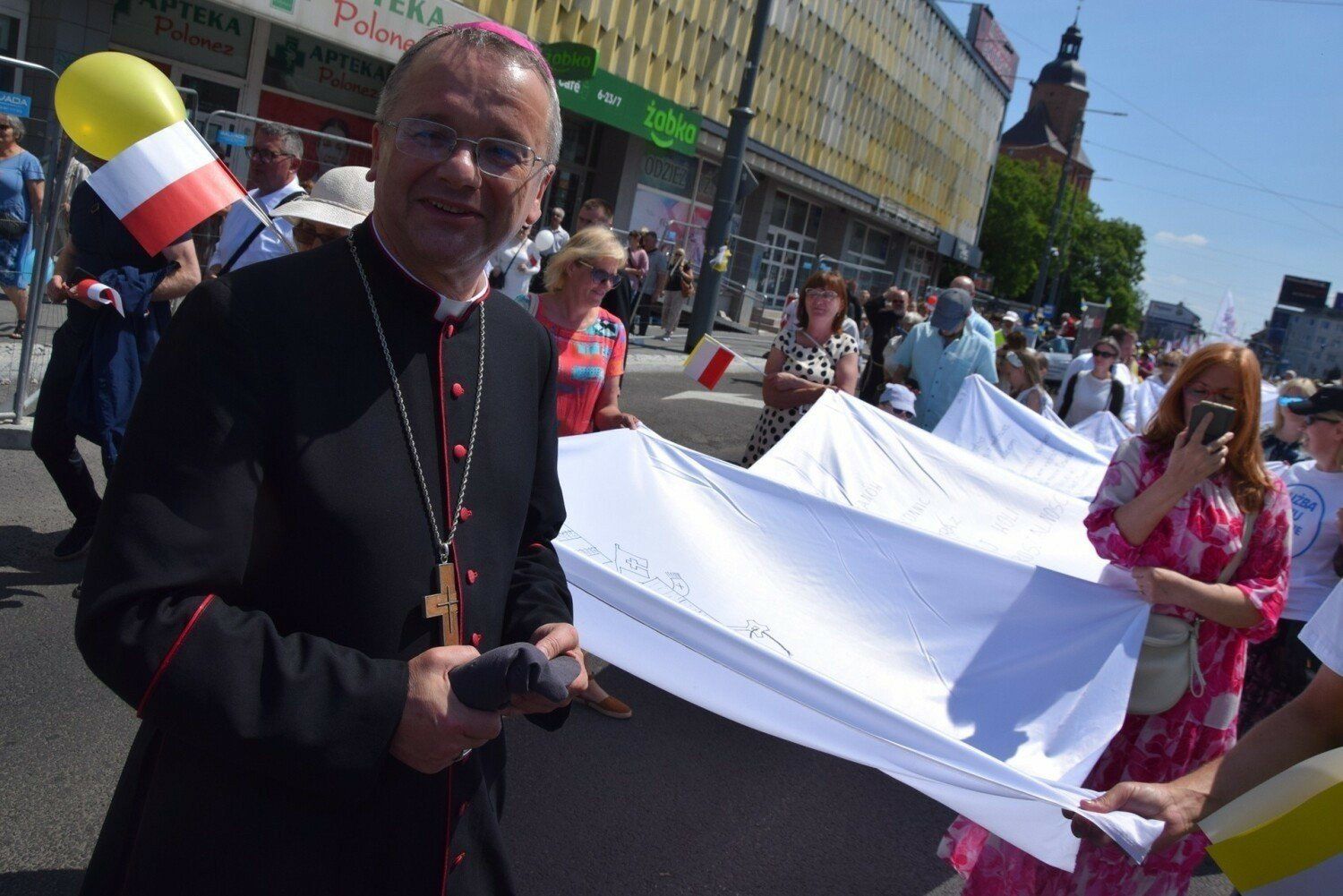 Marsza dla Życia i Rodziny przyciąga wielu mieszkańców.