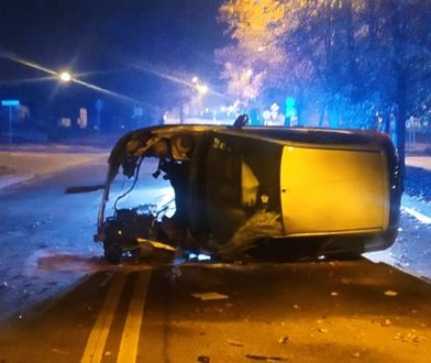 Finał rajdu w Puławach. Silnik aż wypadł z auta