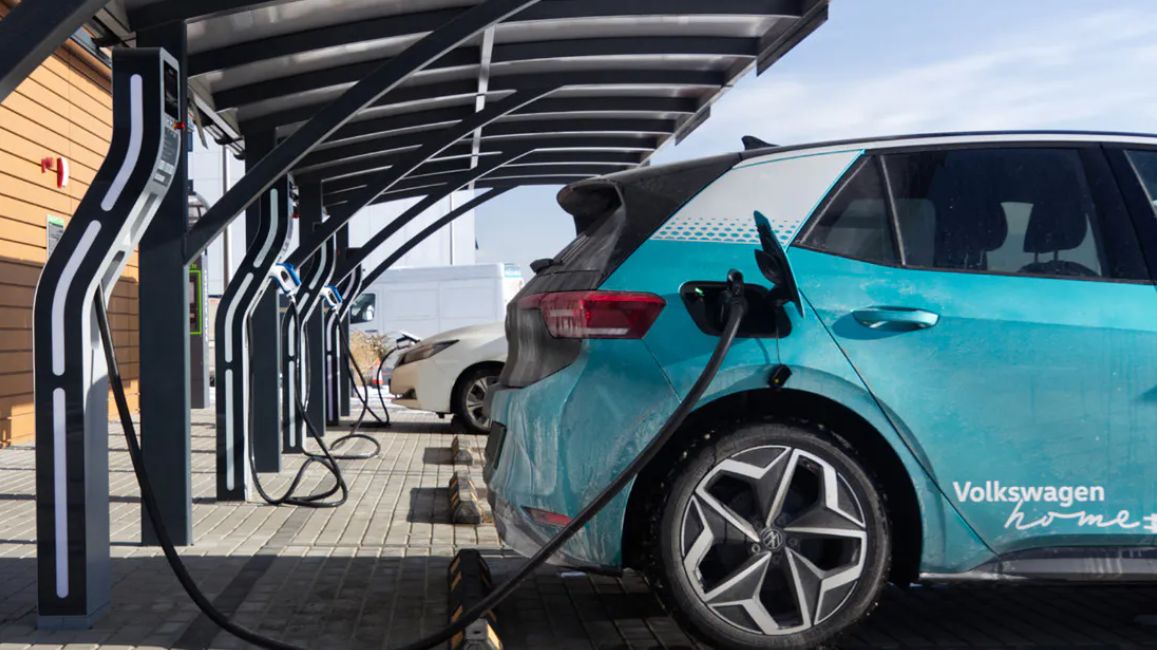 Aut elektrycznych w Niemczech stale przybywa