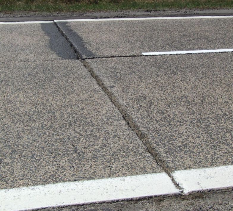 Wstydliwy fragment A-18 zbudowano w latach 1936-38. Od tego czasu GDDKiA tylko płyty "uszczelnia".