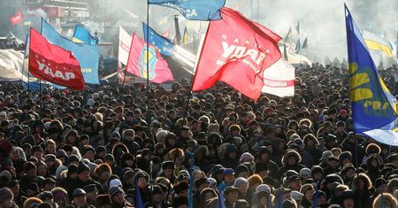 Rewolucja na Ukrainie. Wielki biznes powstrzymuje władze od przemocy