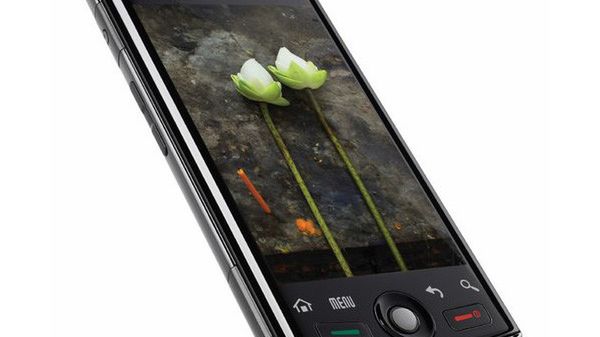 Kyocera Zio M6000 - wyższa półka za niższą cenę 1