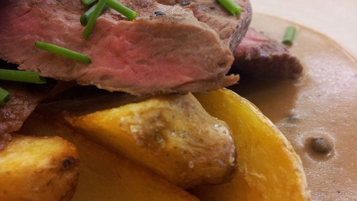 Opiekane steki z rostbefu wołowego (samo mięso, II klasa mięsa)