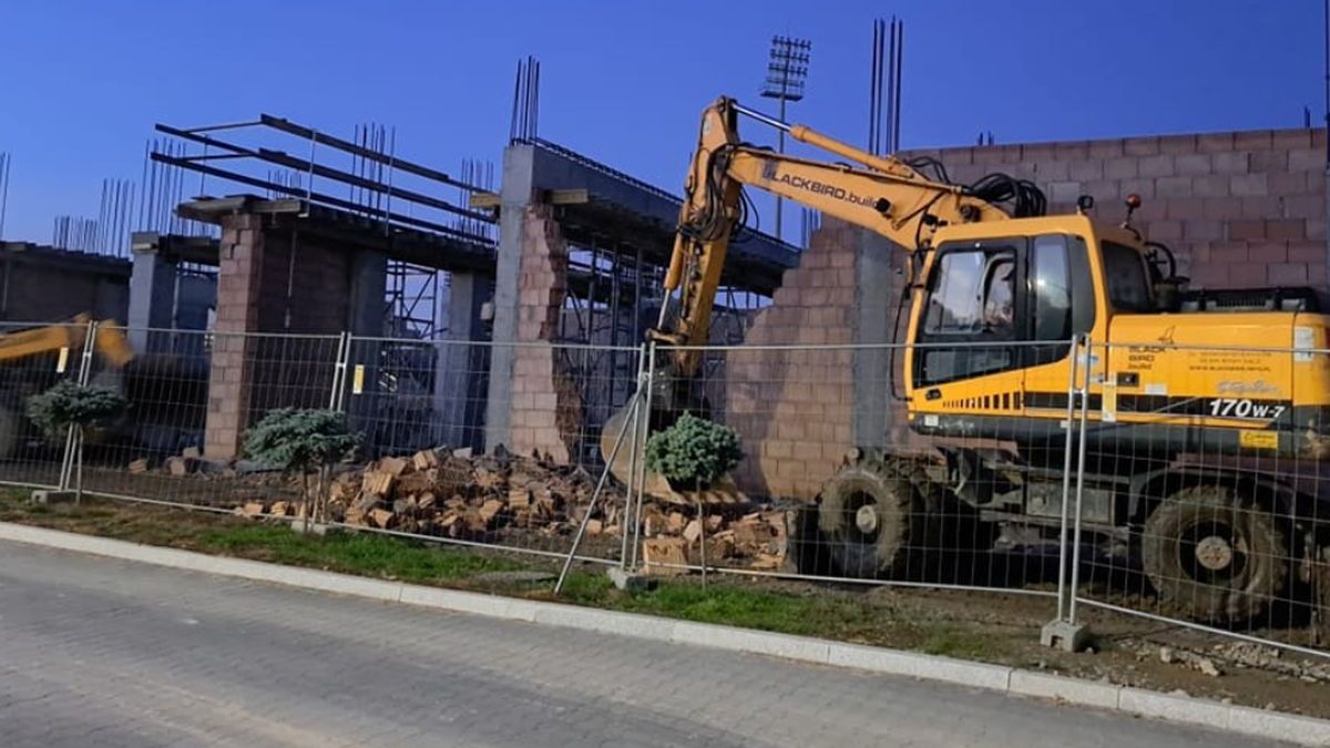 Zdjęcie okładkowe artykułu: Facebook / KibiceSandecji / Budowa nowego stadionu w Nowym Sączu