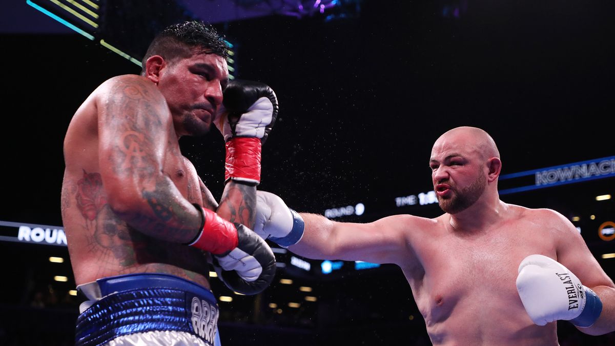 Getty Images / Na zdjęciu: Adam Kownacki zadaje cios Chrisowi Arreoli