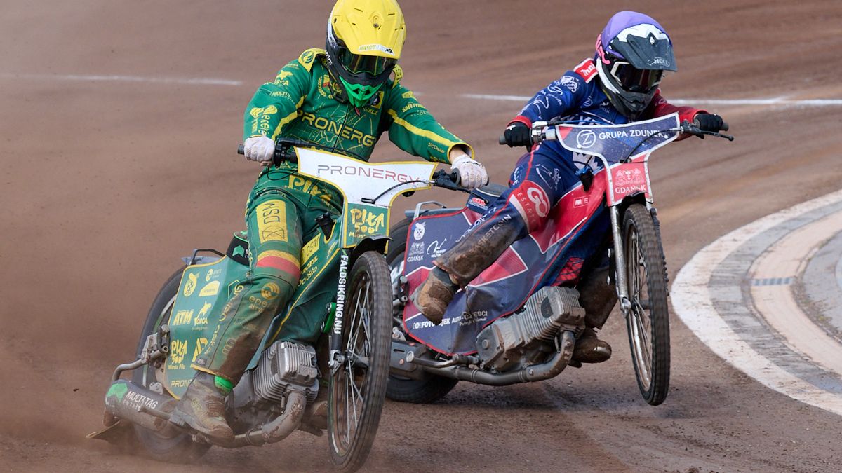 WP SportoweFakty / Tomasz Rosochacki / Na zdjęciu: Miłosz Wysocki w kasku niebieskim