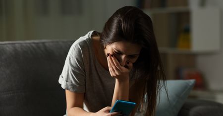Narcyz najpierw rozkochuje do szaleństwa. Potem powoli niszczy bliską osobę