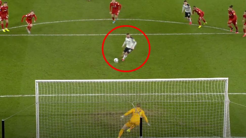 gol Wayne'a Rooneya z rzutu karnego w meczu z Fulham